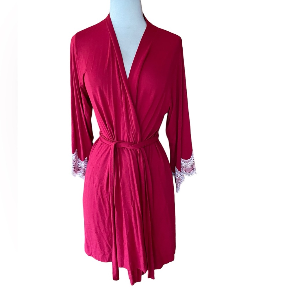 Soma Lace Wrist Trim Robe